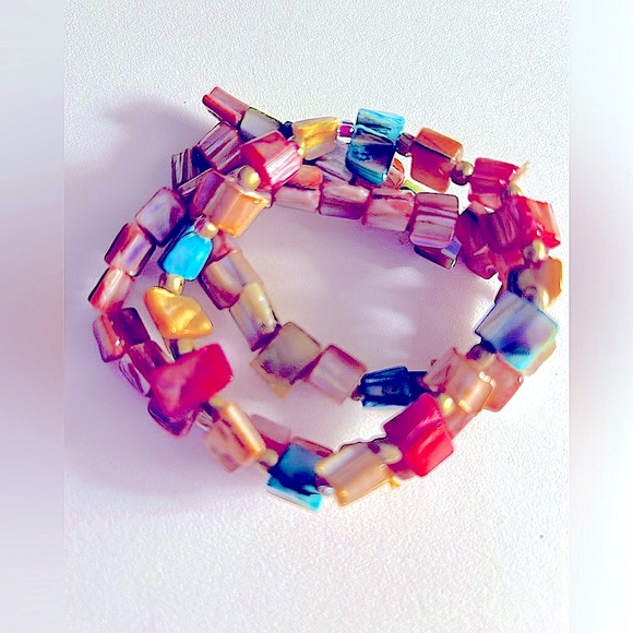 3 bracelets Mother-of-Pearl Shell  colorful coral, mauve, blue, green stretch - Picture 1 of 1